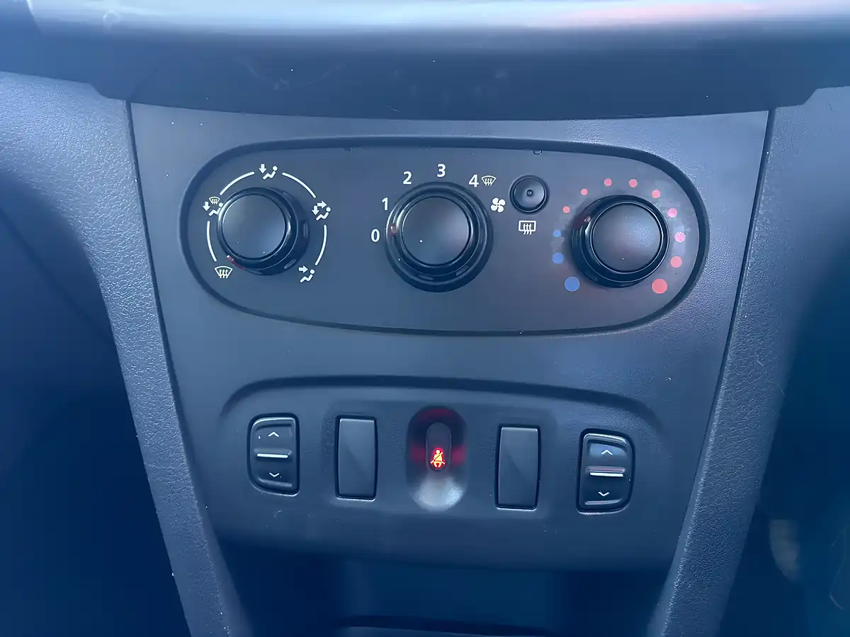Used 2016 Dacia Logan Mcv Ambiance Red - Interior and Exterior details 19