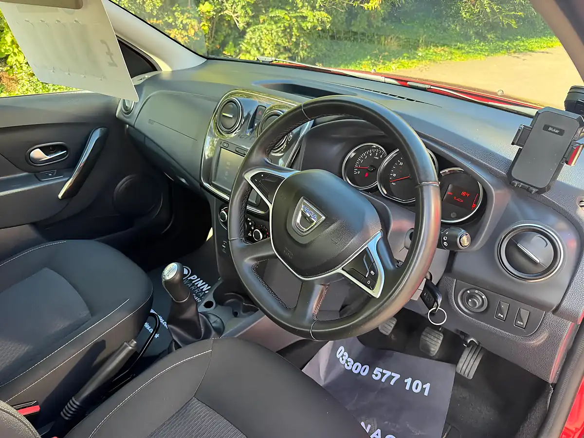 Used 2016 Dacia Logan Mcv Laureate Red - Interior and Exterior details 11