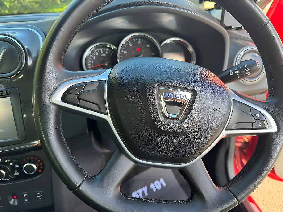 Used 2016 Dacia Logan Mcv Laureate Red - Interior and Exterior details 12