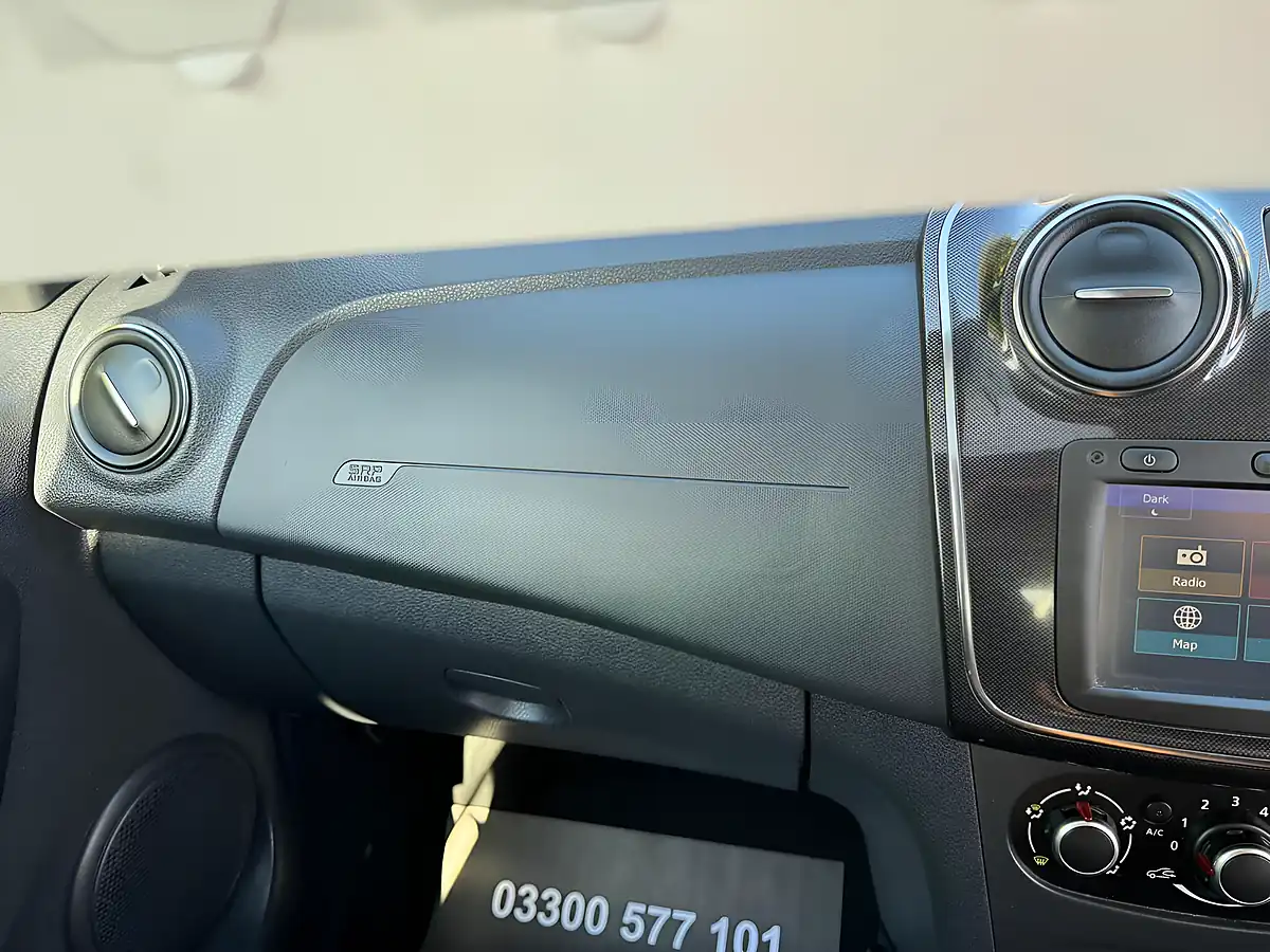 Used 2016 Dacia Logan Mcv Laureate Red - Interior and Exterior details 18