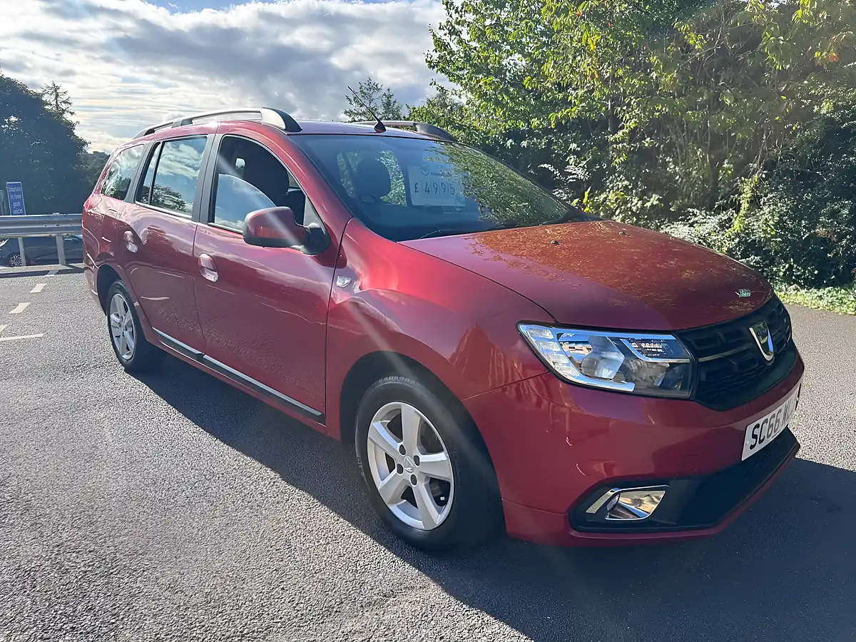 Used 2016 Dacia Logan Mcv Laureate Red - Interior and Exterior details 3