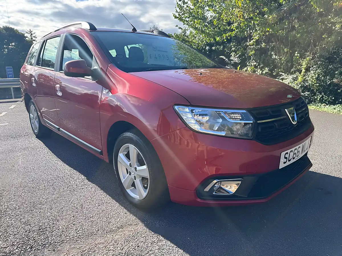Used 2016 Dacia Logan Mcv Laureate Red - Interior and Exterior details 4