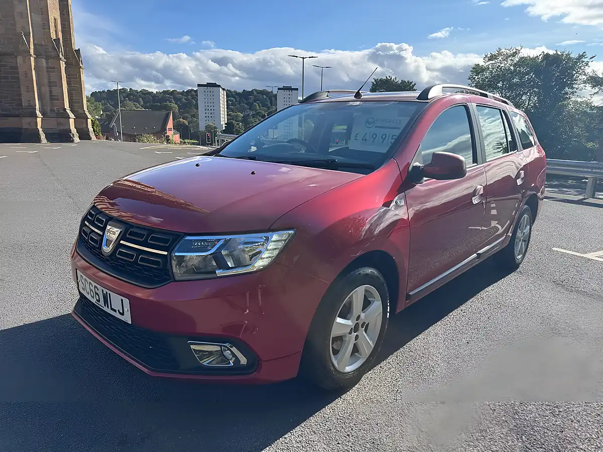 Used 2016 Dacia Logan Mcv Laureate Red - Interior and Exterior details 5