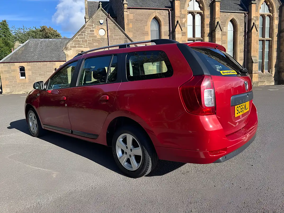 Used 2016 Dacia Logan Mcv Laureate Red - Interior and Exterior details 6
