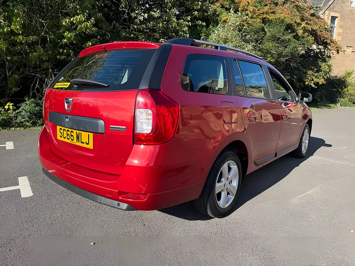 Used 2016 Dacia Logan Mcv Laureate Red - Interior and Exterior details 7