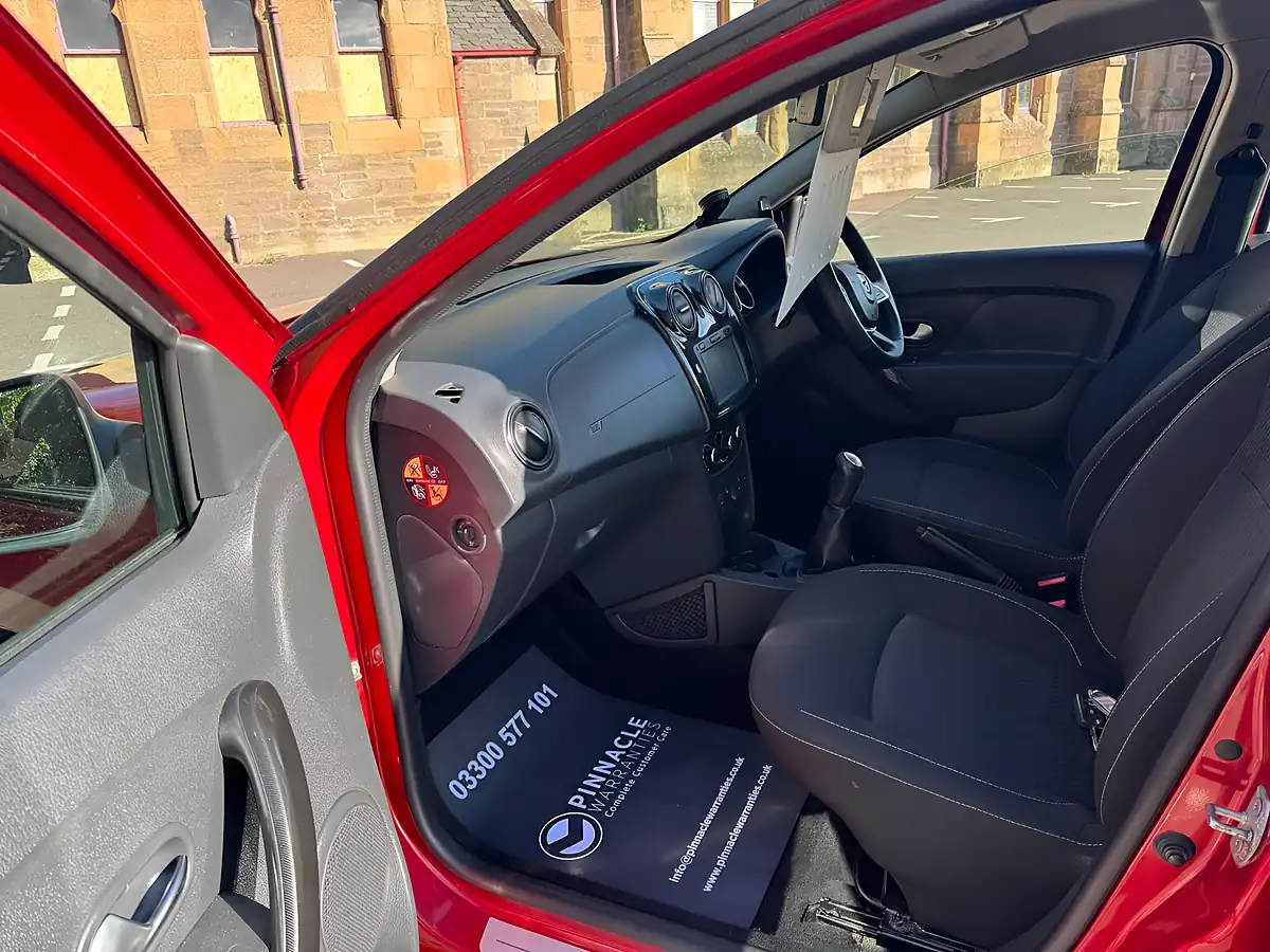 Used 2016 Dacia Logan Mcv Laureate Red - Interior and Exterior details 8