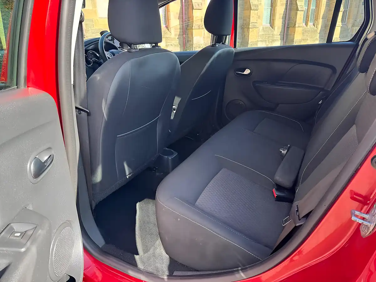 Used 2016 Dacia Logan Mcv Laureate Red - Interior and Exterior details 9
