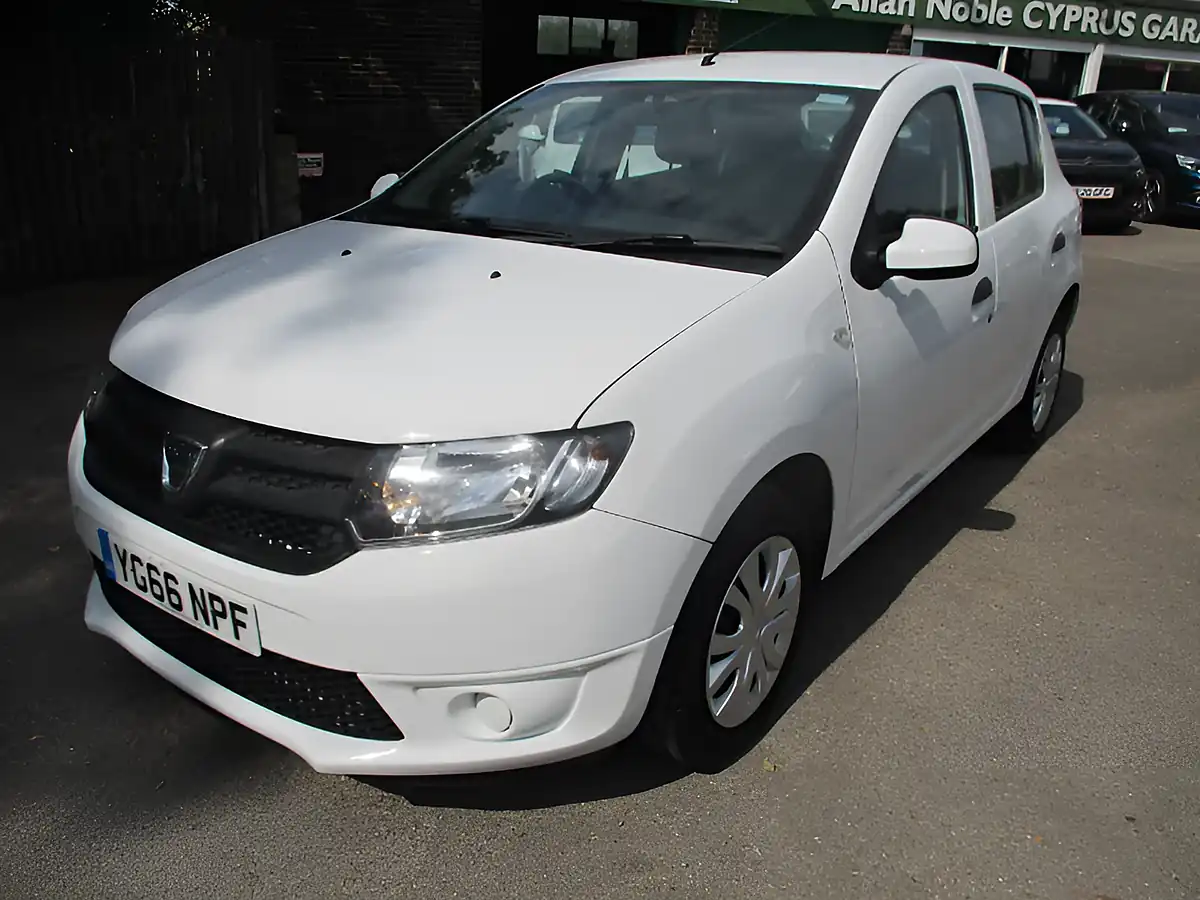 Used 2016 Dacia Sandero Ambiance Glacier White - Front View