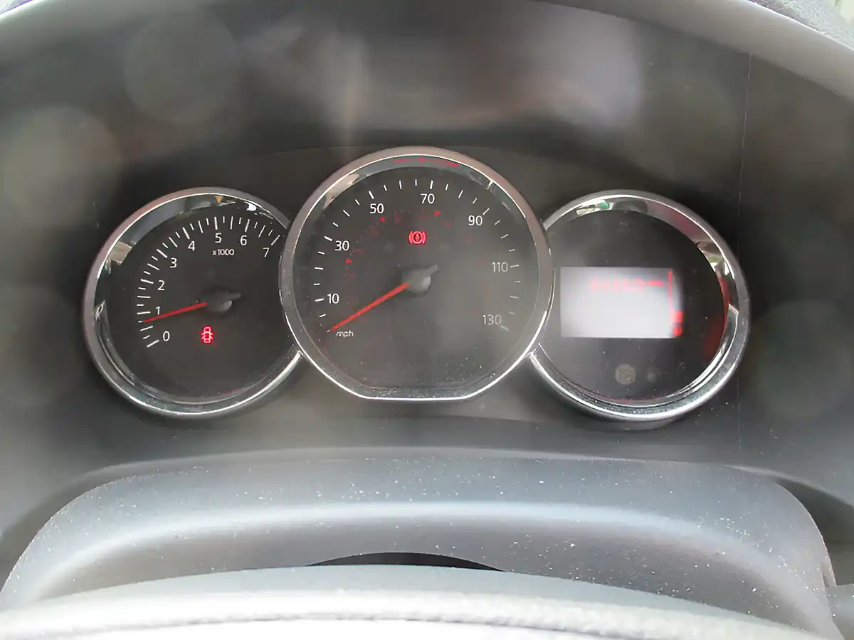 Used 2016 Dacia Sandero Ambiance Glacier White - Interior and Exterior details 14