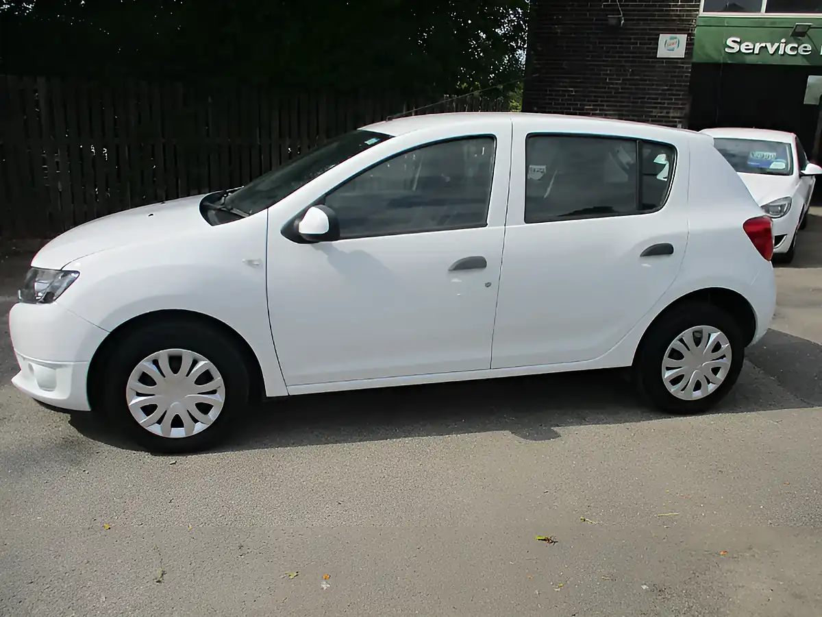 Used 2016 Dacia Sandero Ambiance Glacier White - Interior and Exterior details 8
