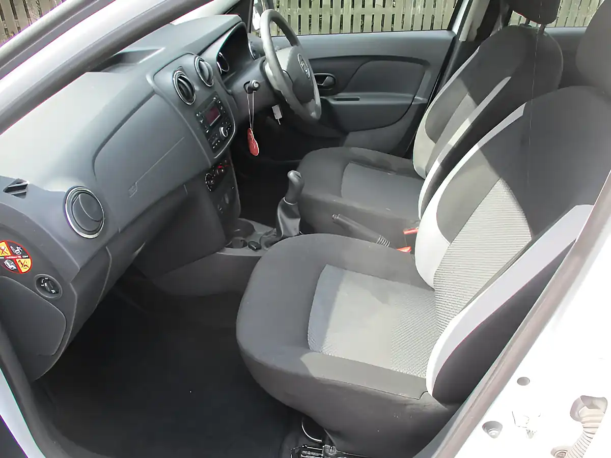 Used 2016 Dacia Sandero Ambiance Glacier White - Interior and Exterior details 9