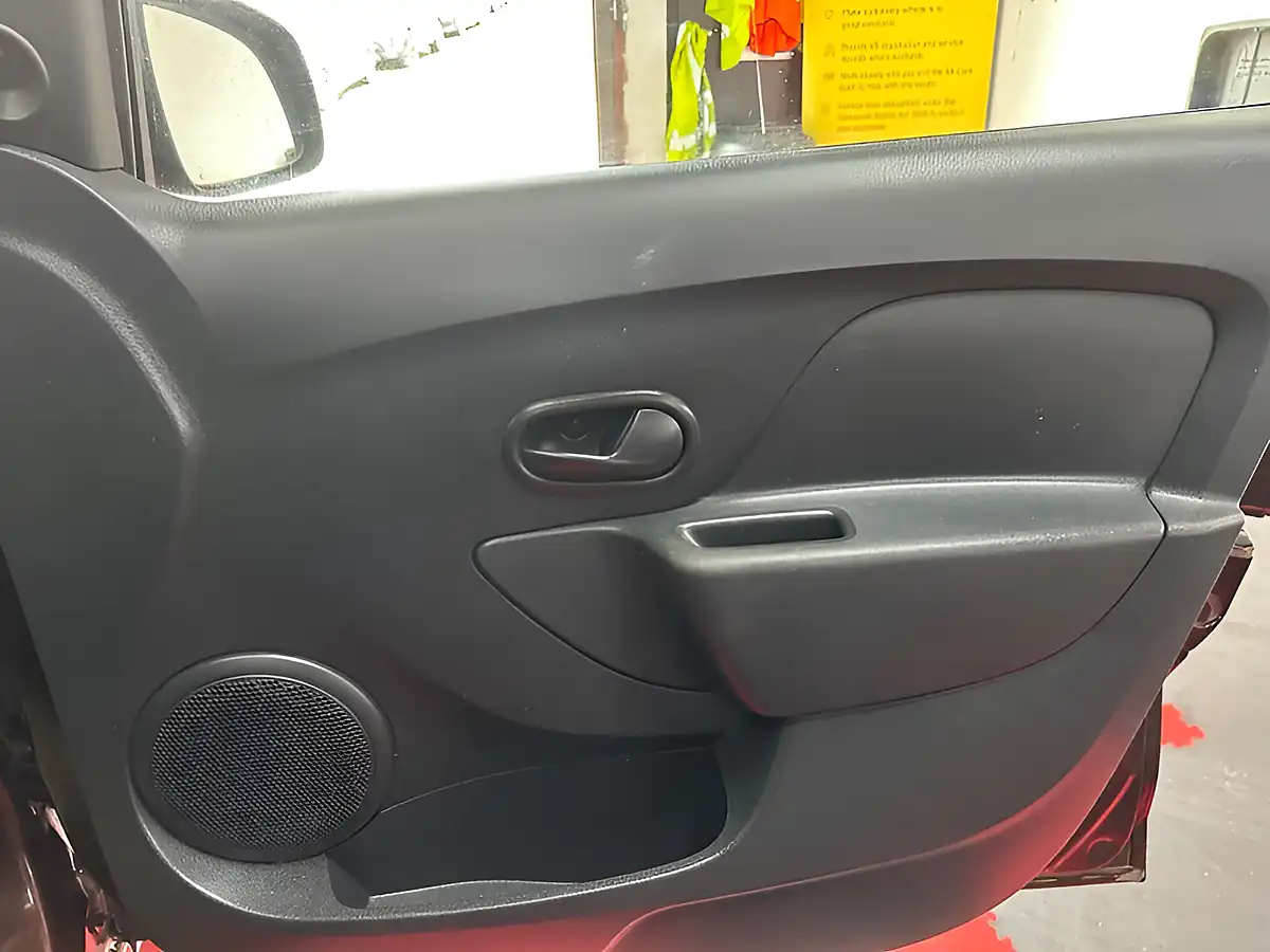 Used 2016 Dacia Sandero Ambiance Prime Brown - Interior and Exterior details 12