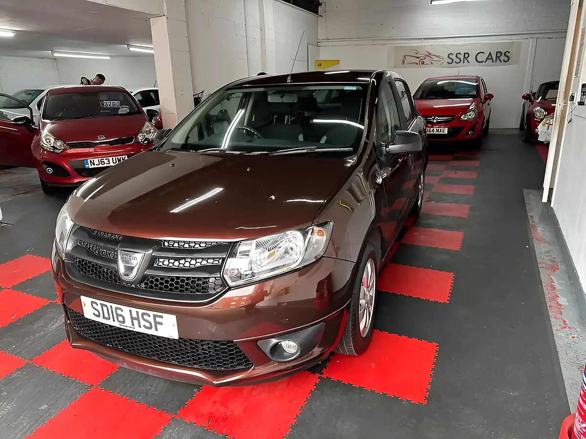 Used 2016 Dacia Sandero Ambiance Prime Brown - Interior and Exterior details 3