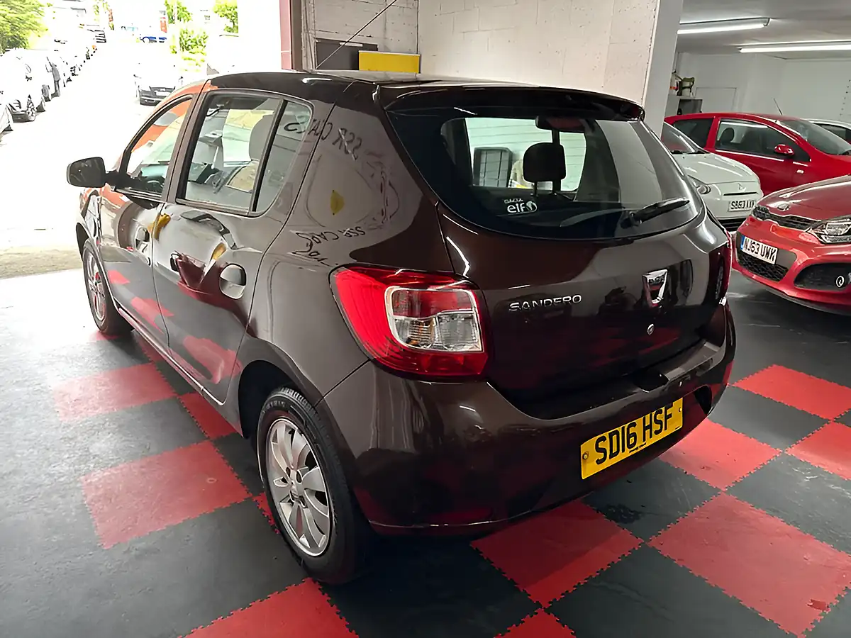 Used 2016 Dacia Sandero Ambiance Prime Brown - Interior and Exterior details 4