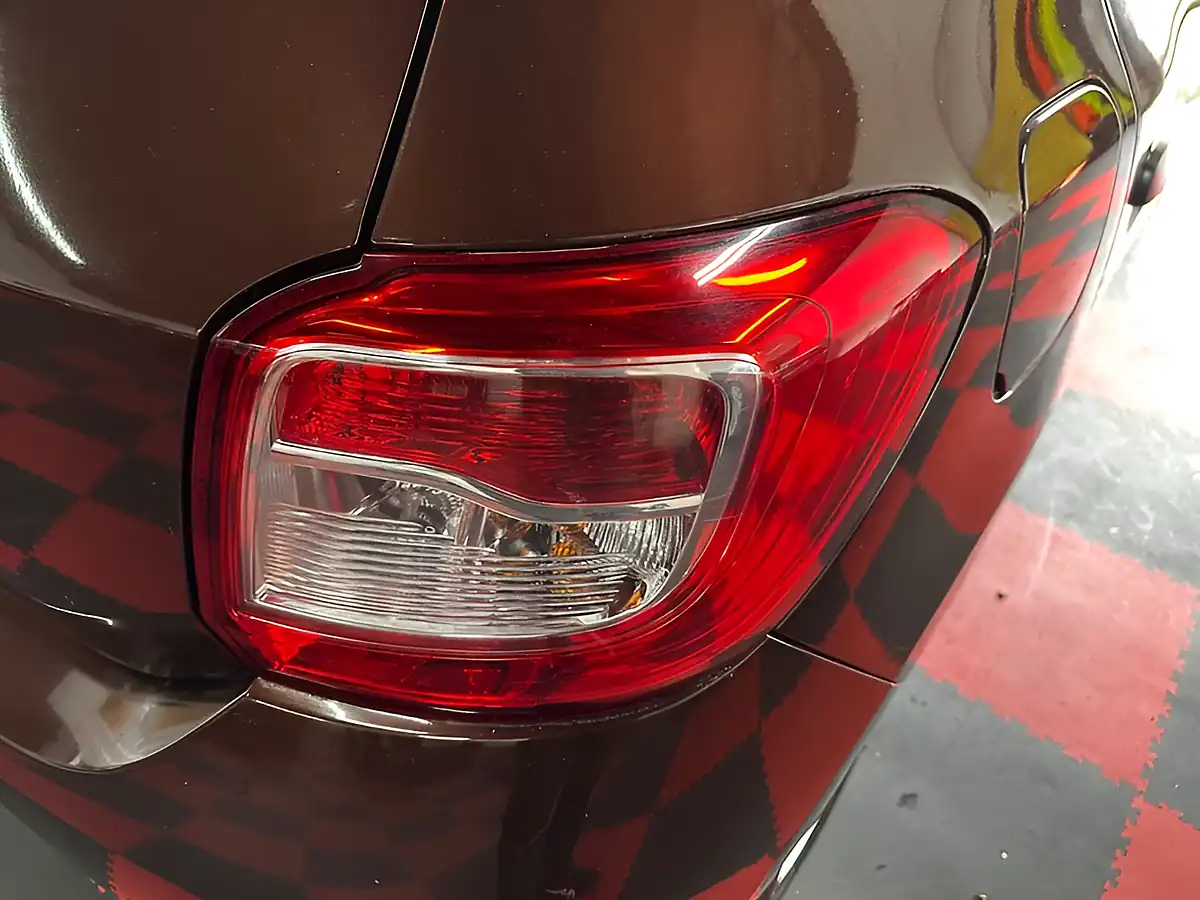 Used 2016 Dacia Sandero Ambiance Prime Brown - Interior and Exterior details 8