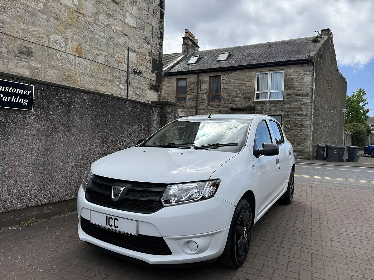 Used 2016 Dacia Sandero Ambiance White - Interior and Exterior details 3