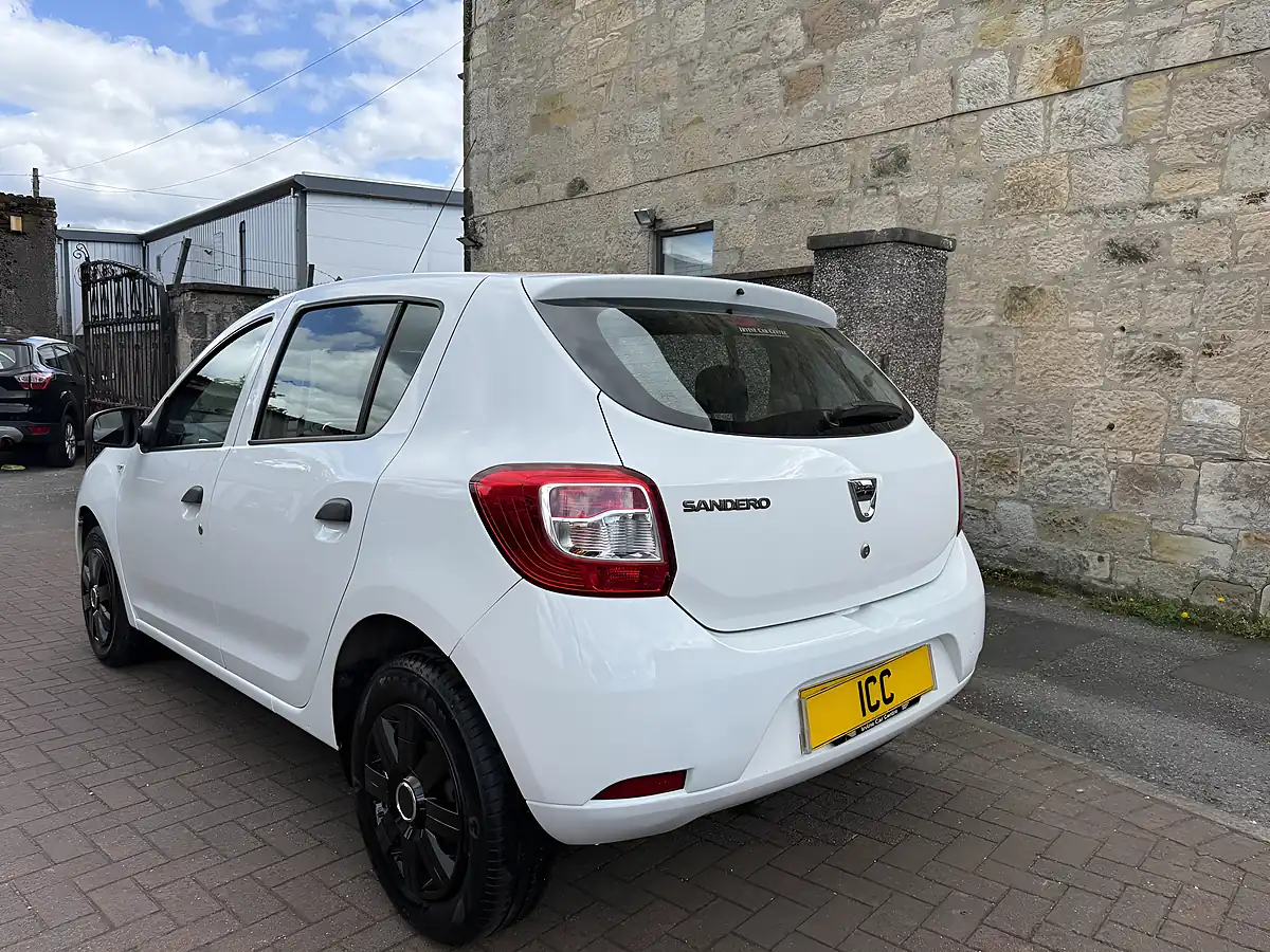 Used 2016 Dacia Sandero Ambiance White - Interior and Exterior details 4