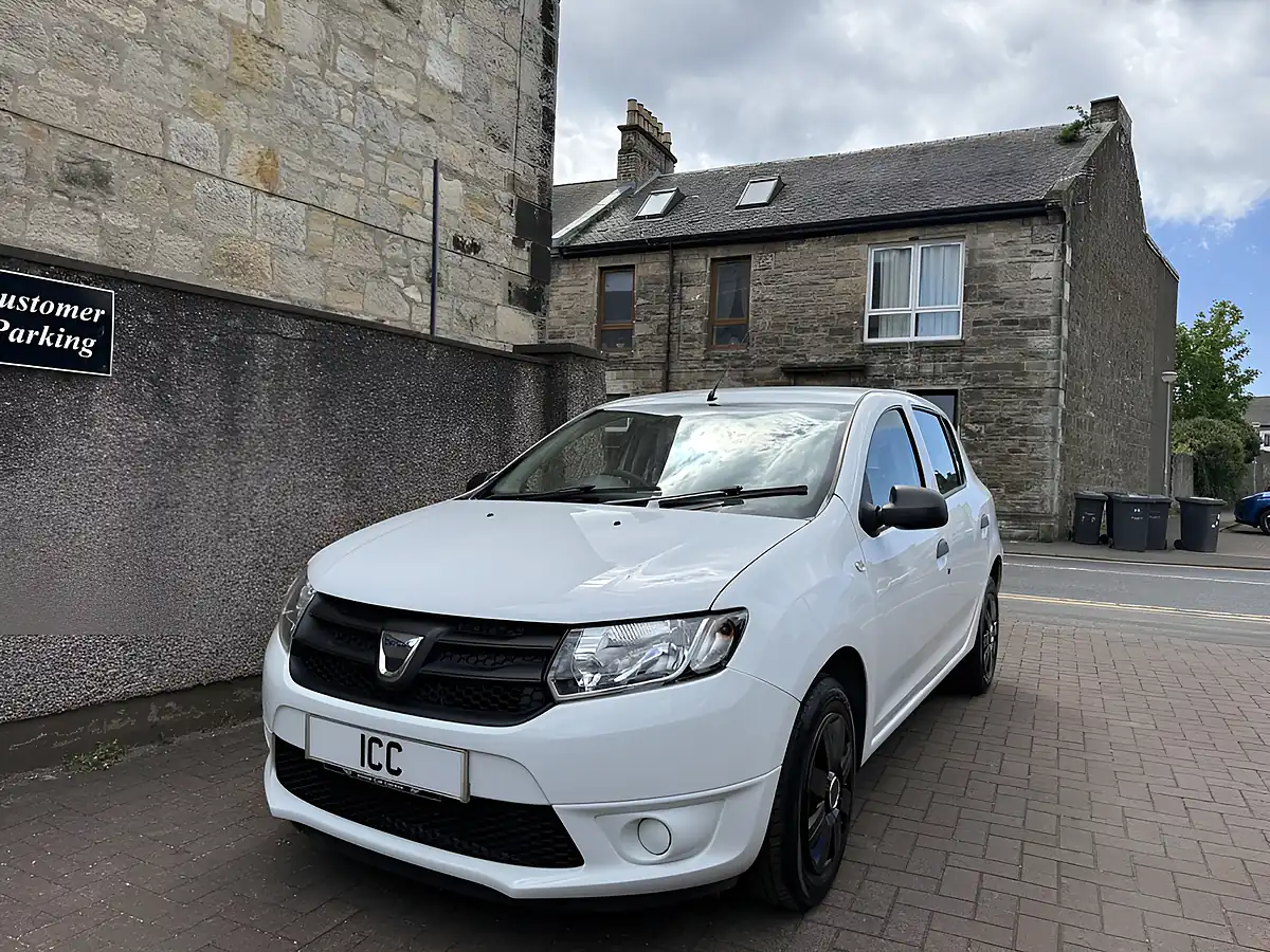 Used 2016 Dacia Sandero Ambiance White - Front View