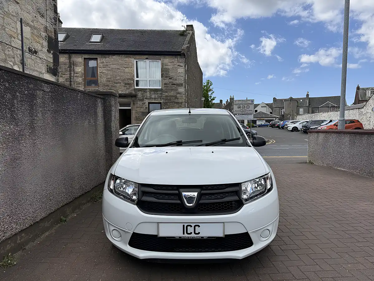 Used 2016 Dacia Sandero Ambiance White - Interior and Exterior details 5