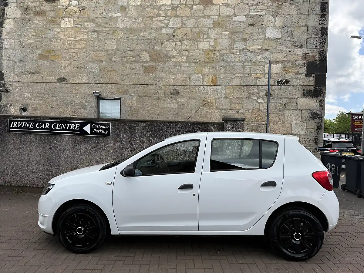 Used 2016 Dacia Sandero Ambiance White - Interior and Exterior details 7