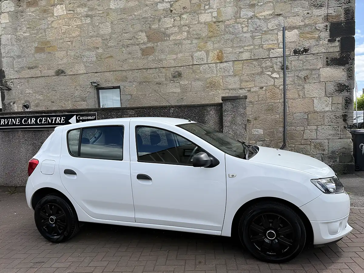 Used 2016 Dacia Sandero Ambiance White - Interior and Exterior details 9