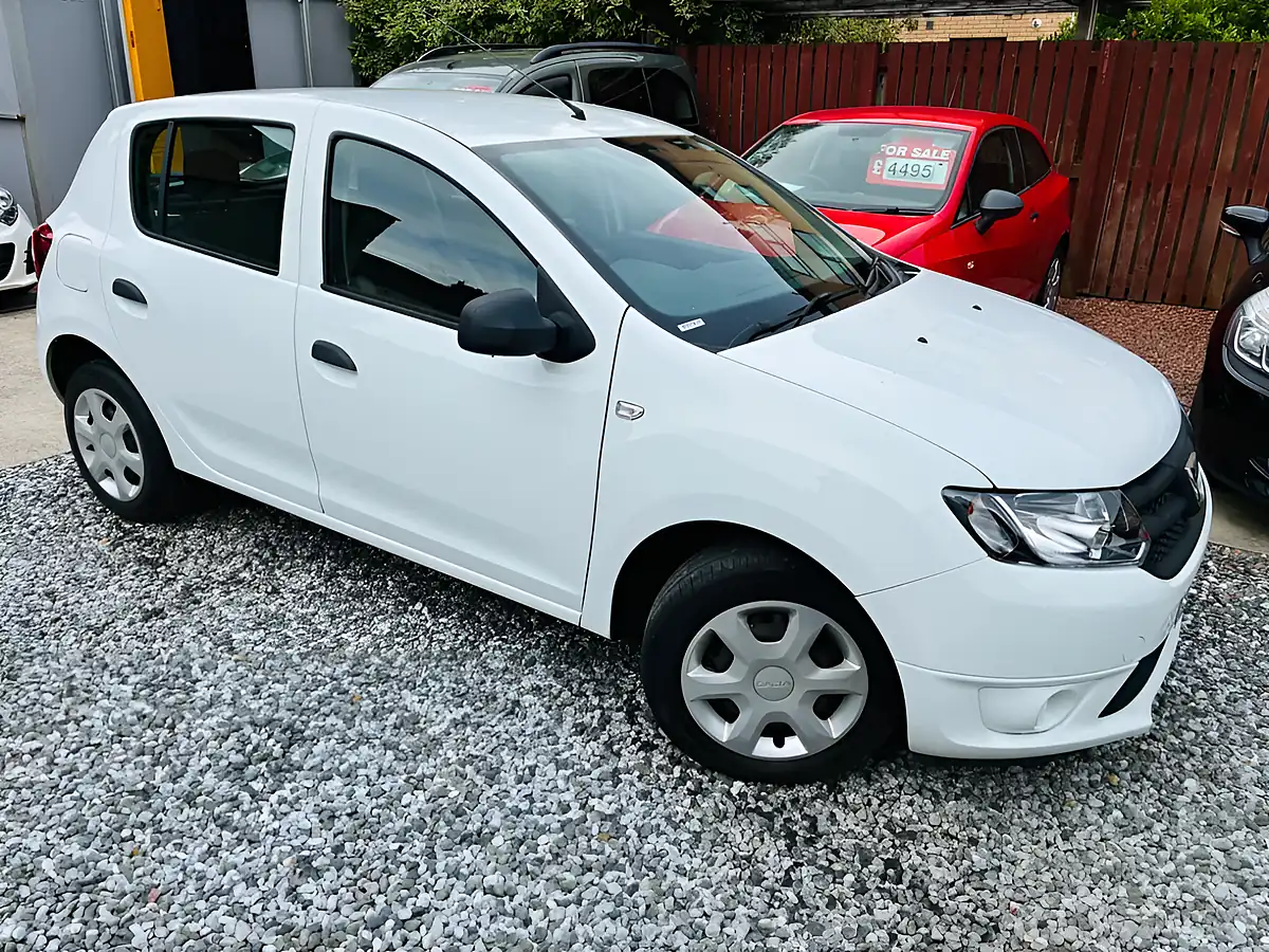 Used 2016 Dacia Sandero Ambiance White - Front View