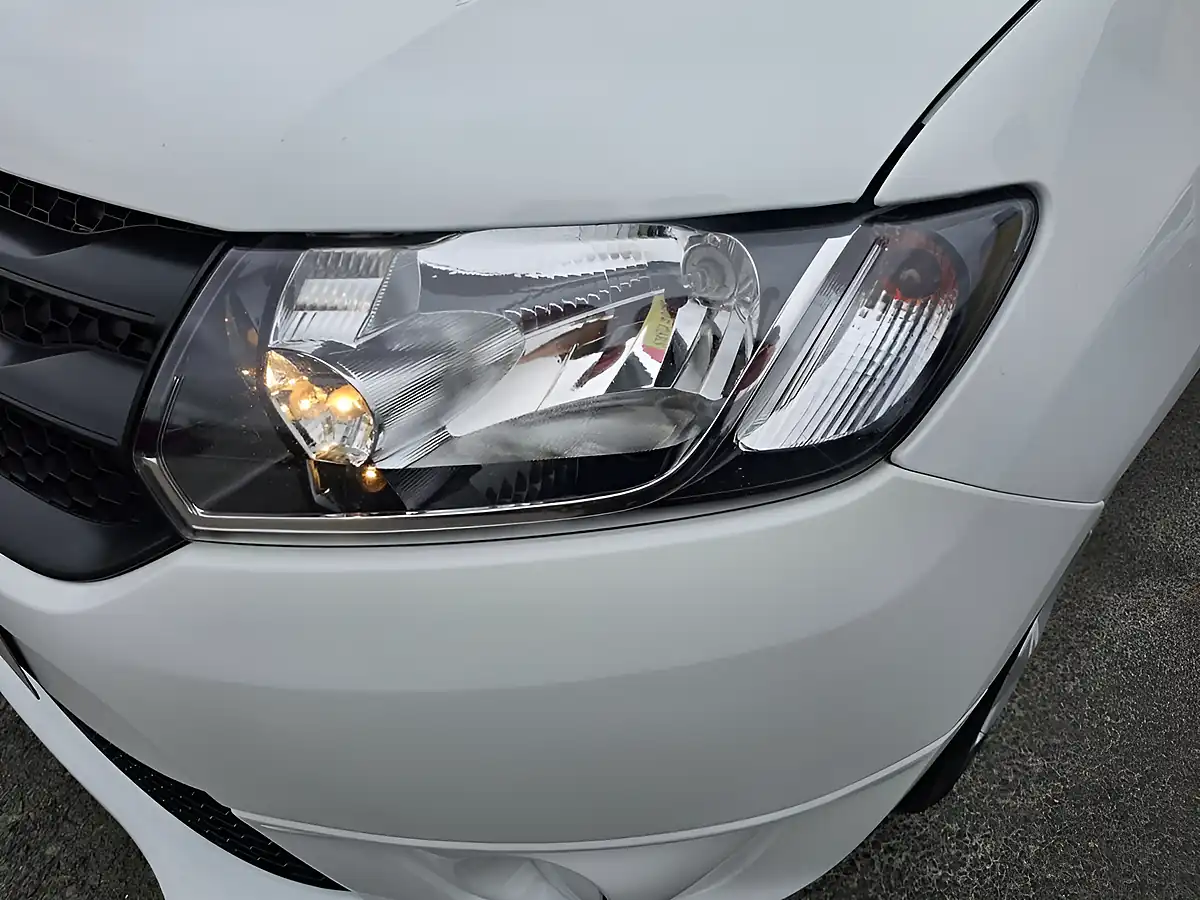 Used 2016 Dacia Sandero Ambiance White - Interior and Exterior details 14