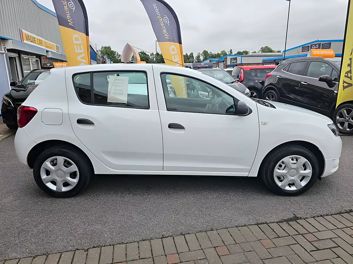 Used 2016 Dacia Sandero Ambiance White - Interior and Exterior details 5