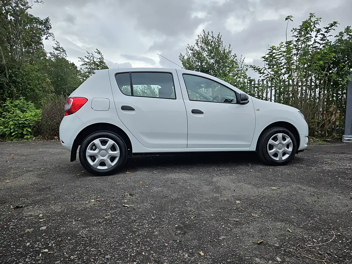 Used 2016 Dacia Sandero Ambiance White - Interior and Exterior details 4