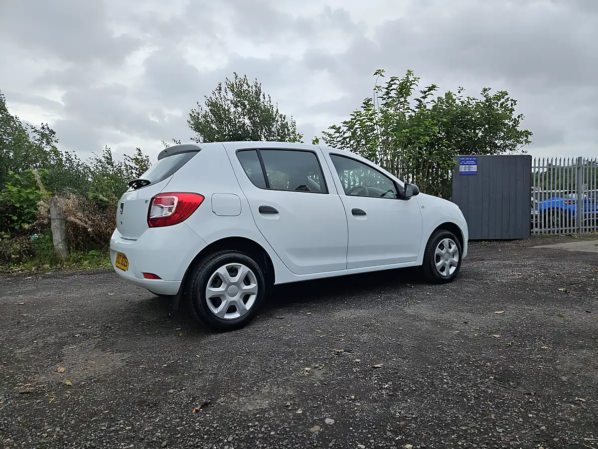 Used 2016 Dacia Sandero Ambiance White - Interior and Exterior details 5
