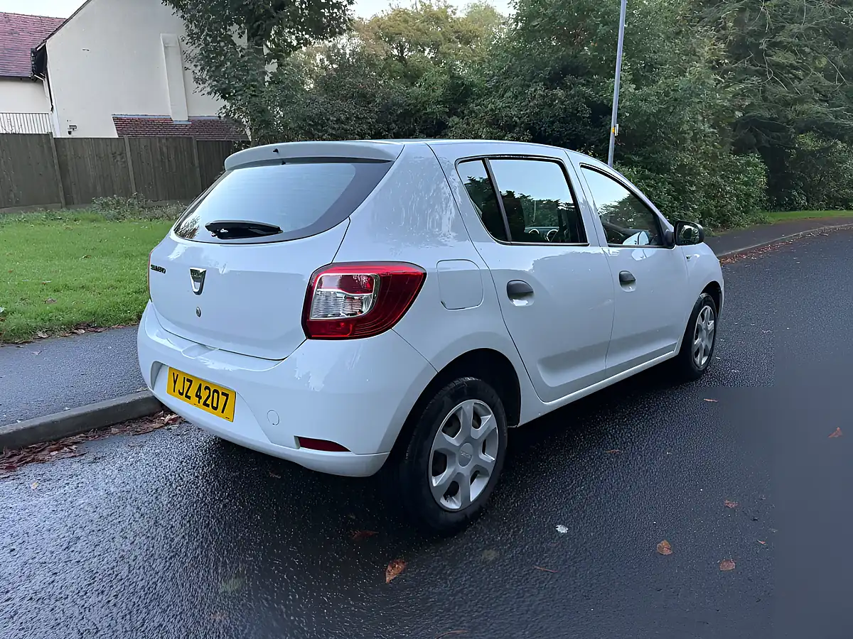 Used 2016 Dacia Sandero Ambiance White - Interior and Exterior details 3