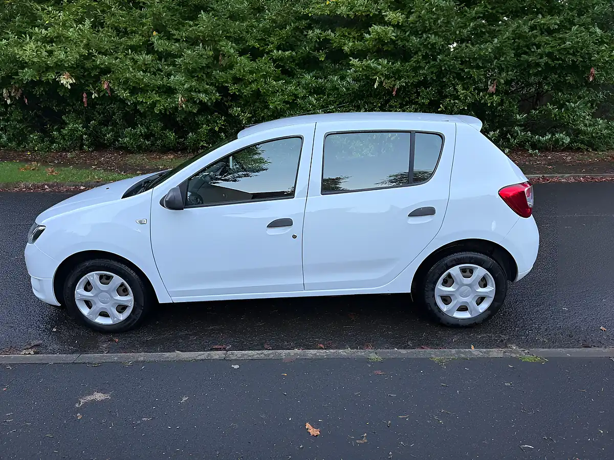 Used 2016 Dacia Sandero Ambiance White - Interior and Exterior details 6