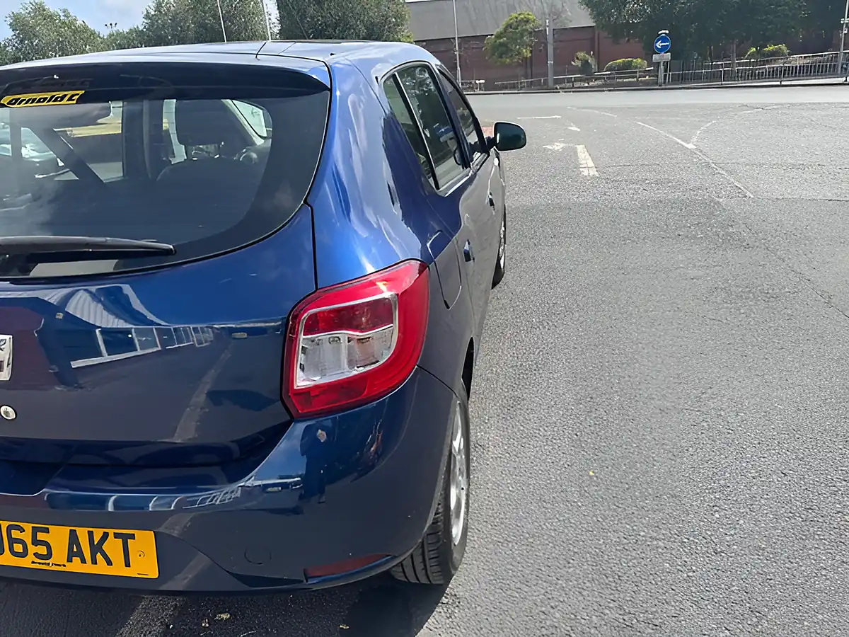 Used 2016 Dacia Sandero Laureate Prime Blue - Interior and Exterior details 10