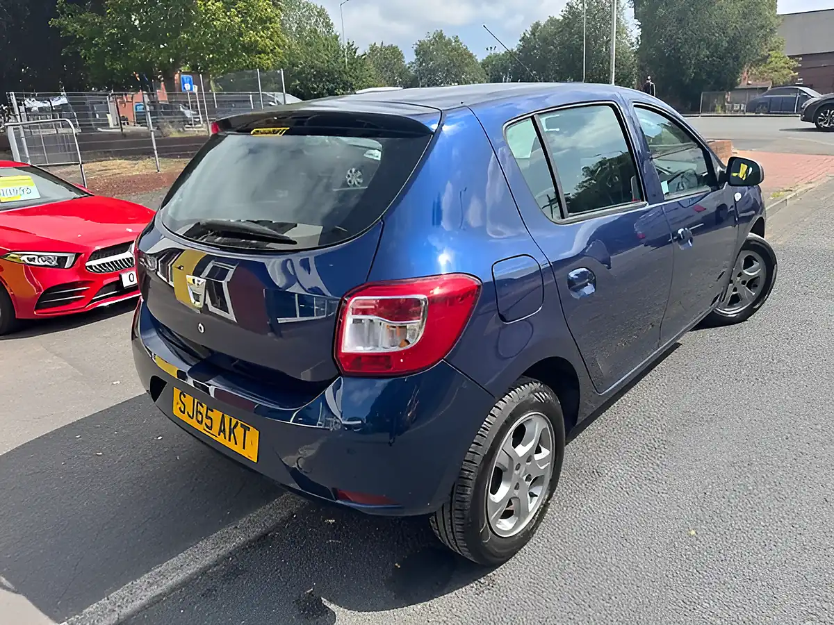 Used 2016 Dacia Sandero Laureate Prime Blue - Interior and Exterior details 4