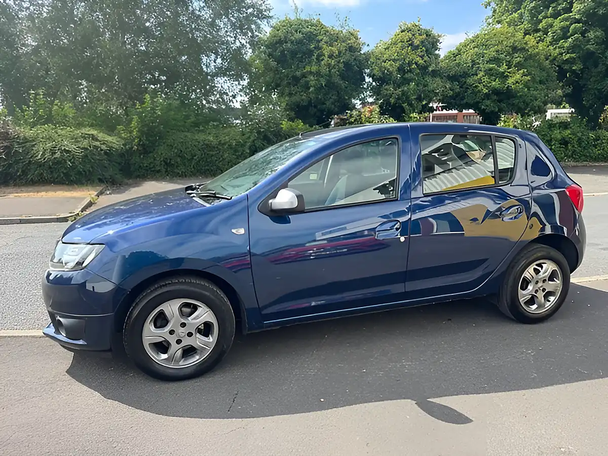 Used 2016 Dacia Sandero Laureate Prime Blue - Interior and Exterior details 8