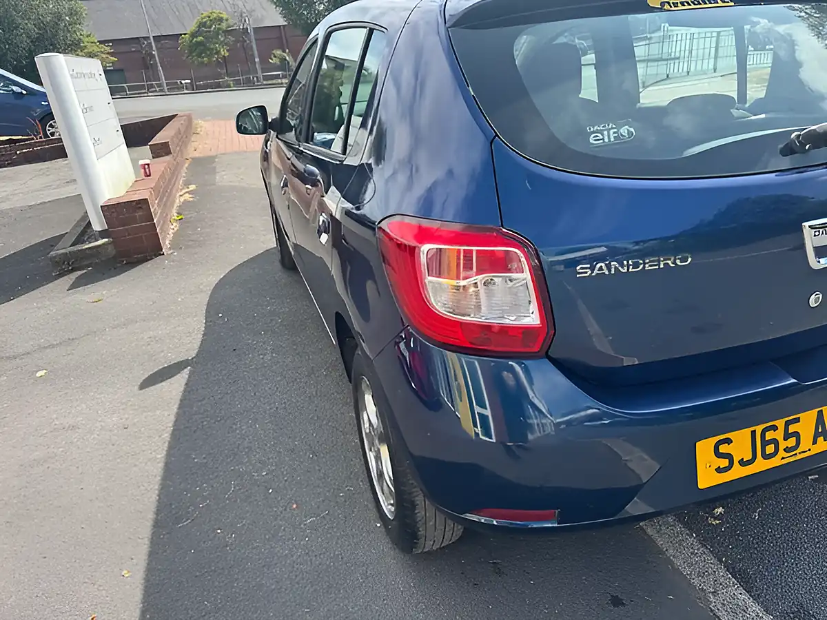 Used 2016 Dacia Sandero Laureate Prime Blue - Interior and Exterior details 9