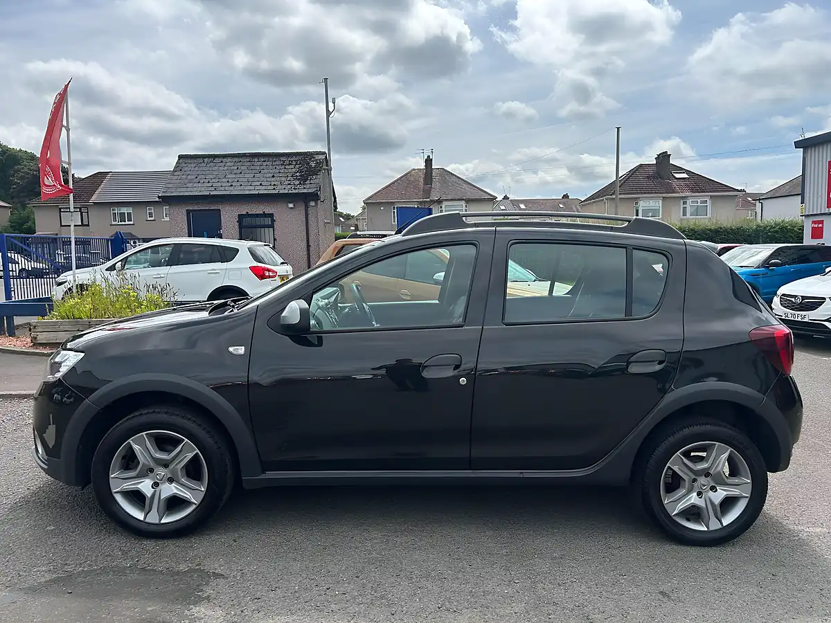 Used 2016 Dacia Sandero Stepway Ambiance Black - Interior and Exterior details 4