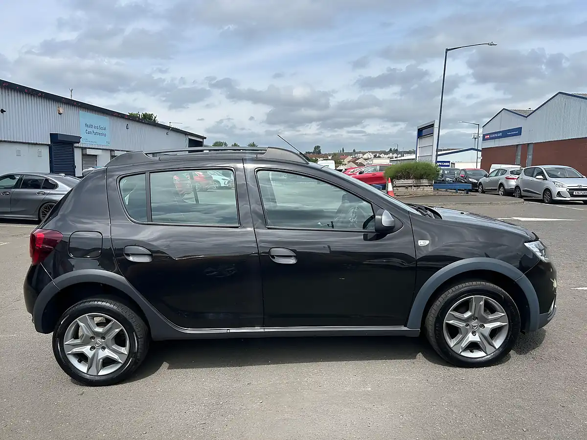 Used 2016 Dacia Sandero Stepway Ambiance Black - Interior and Exterior details 6