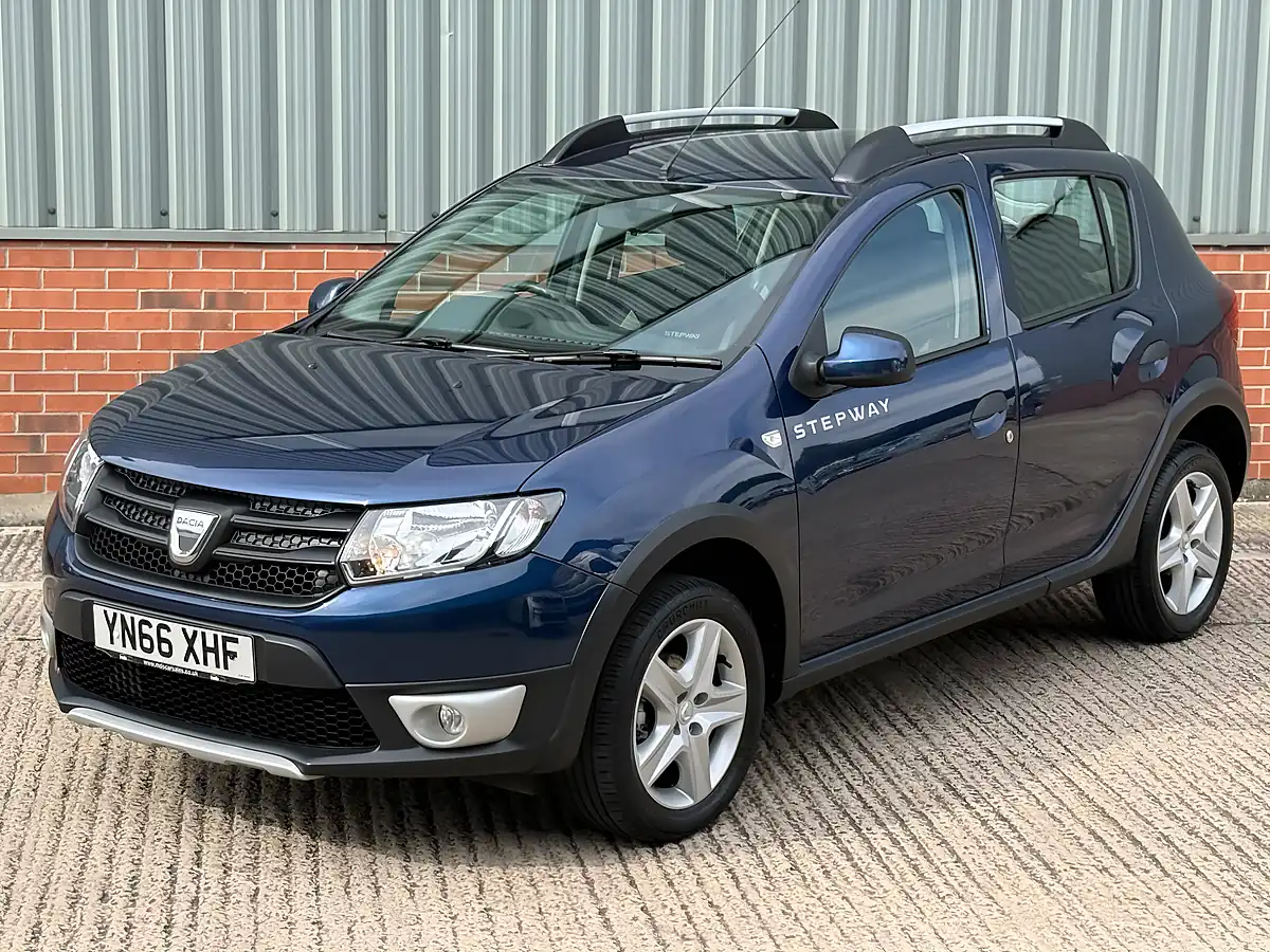 Used 2016 Dacia Sandero Stepway Ambiance Blue - Interior and Exterior details 10