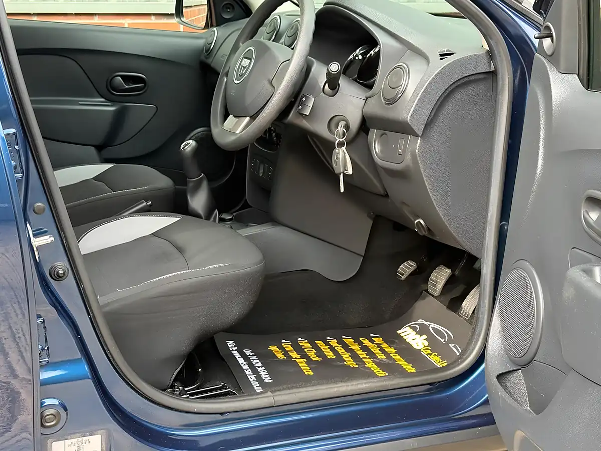 Used 2016 Dacia Sandero Stepway Ambiance Blue - Interior and Exterior details 13