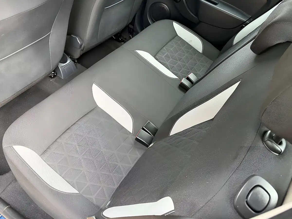 Used 2016 Dacia Sandero Stepway Ambiance Blue - Interior and Exterior details 14