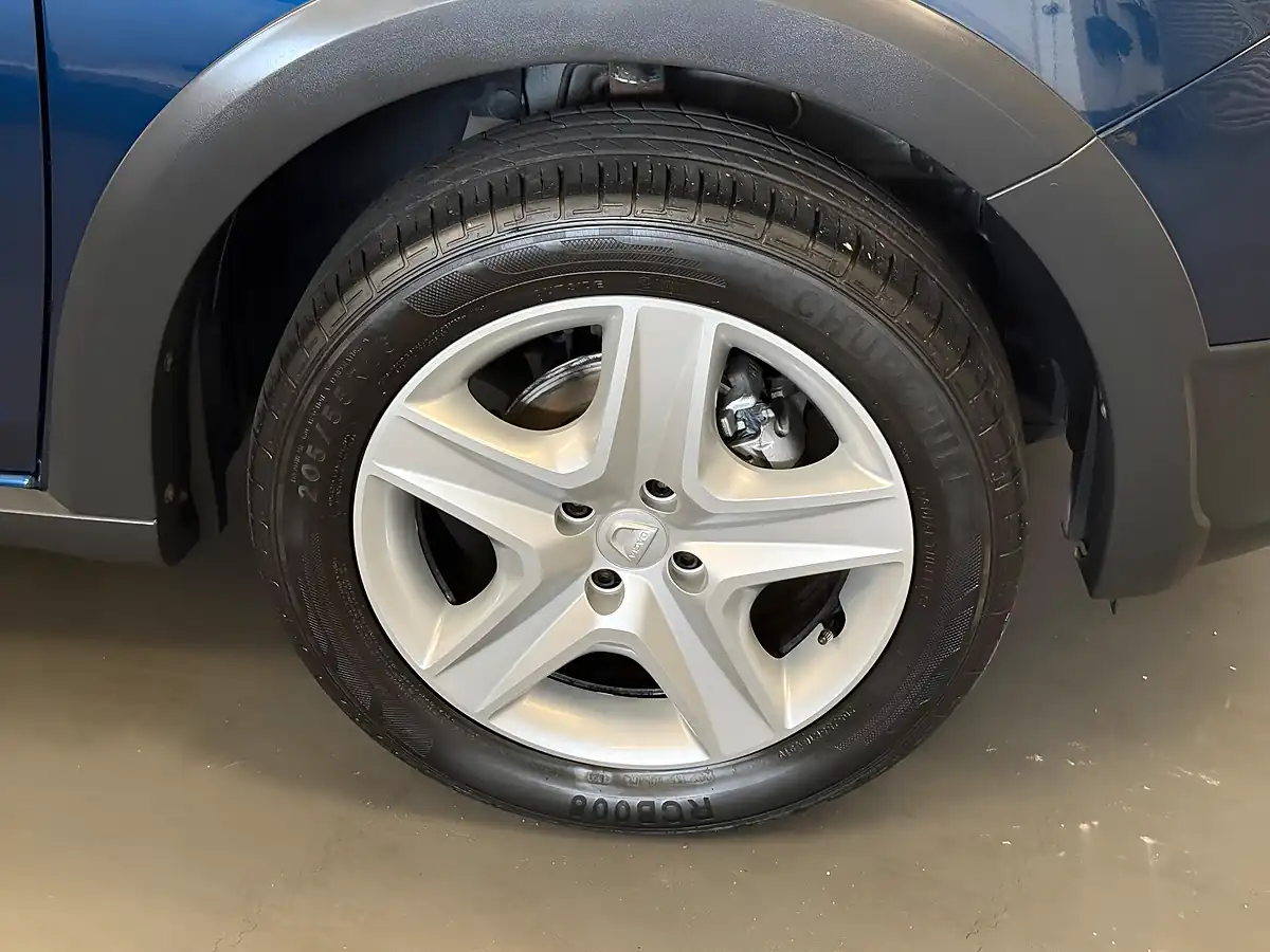 Used 2016 Dacia Sandero Stepway Ambiance Blue - Interior and Exterior details 15