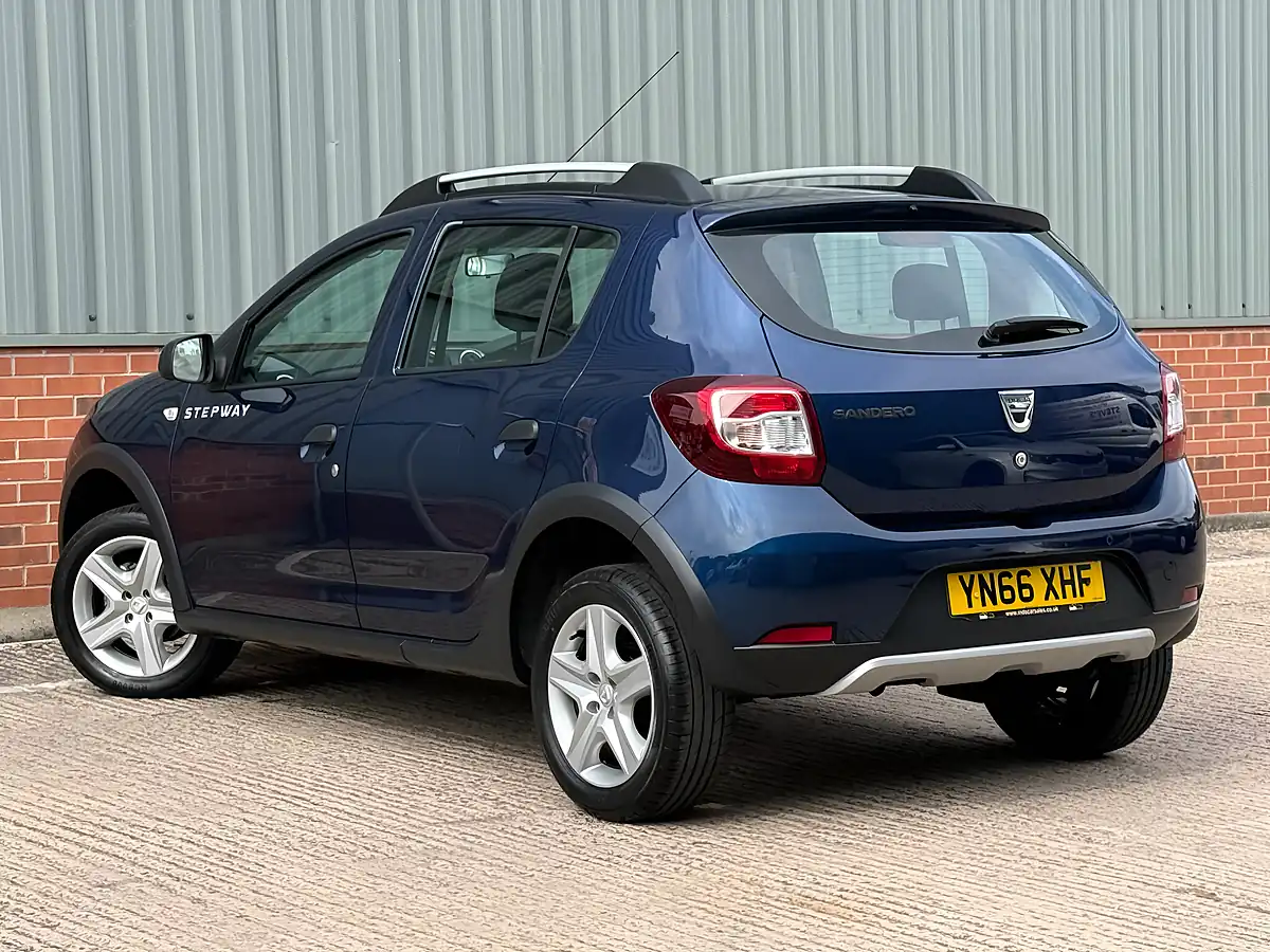Used 2016 Dacia Sandero Stepway Ambiance Blue - Interior and Exterior details 5