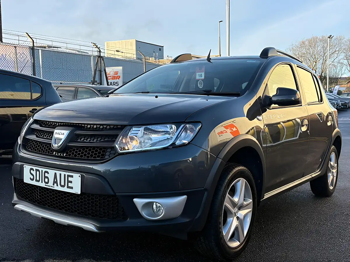 Used 2016 Dacia Sandero Stepway Ambiance Grey - Front View