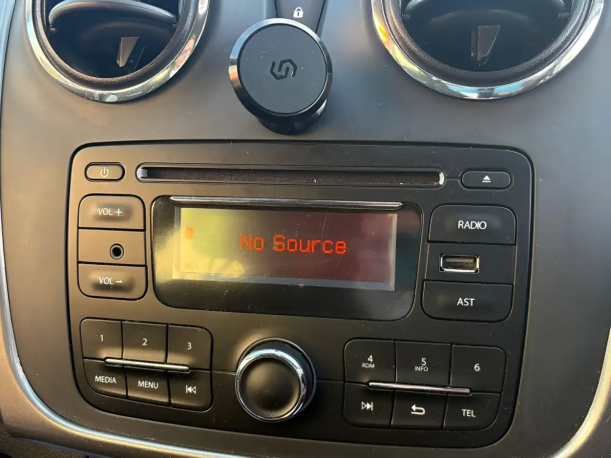 Used 2016 Dacia Sandero Stepway Ambiance Grey - Interior and Exterior details 13