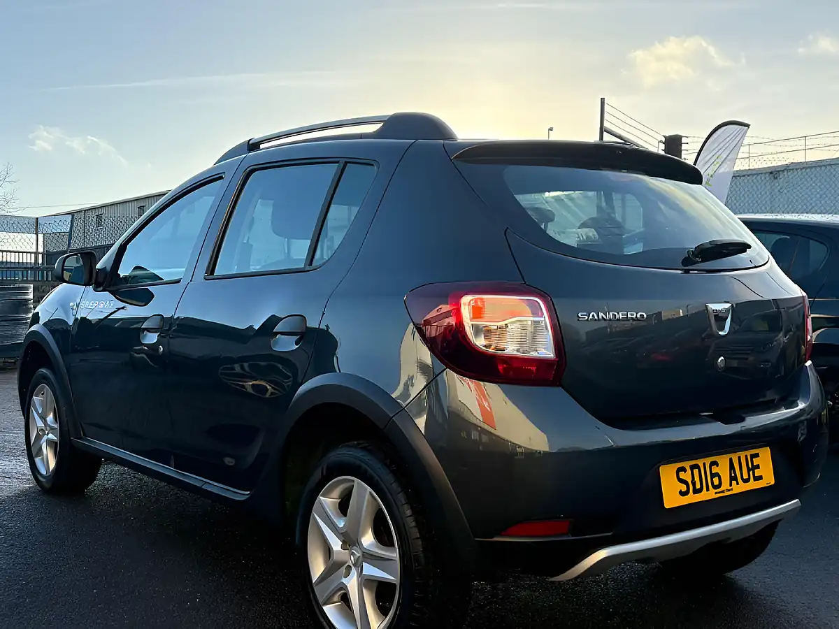 Used 2016 Dacia Sandero Stepway Ambiance Grey - Interior and Exterior details 4