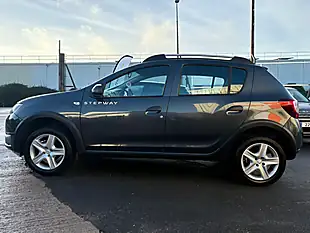 Used 2016 Dacia Sandero Stepway Ambiance Grey - Interior and Exterior details 6
