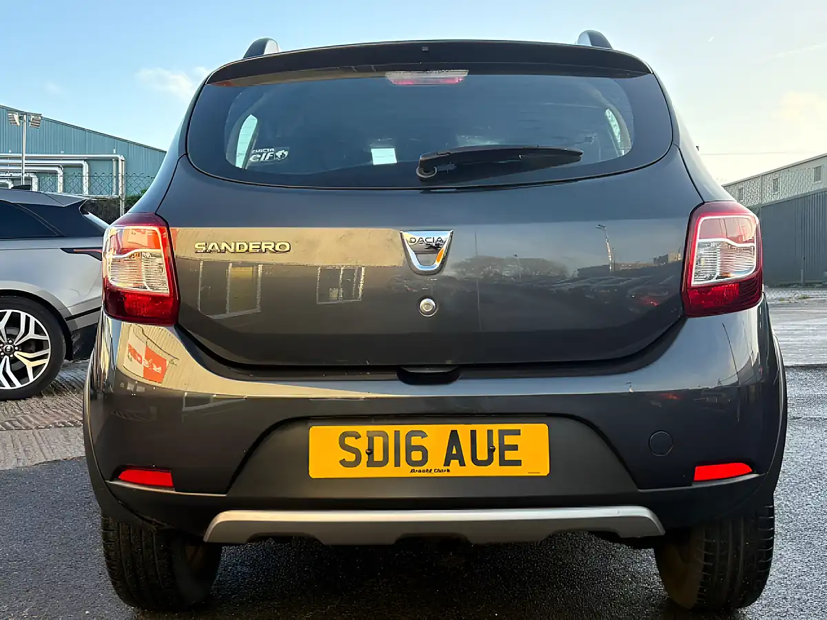 Used 2016 Dacia Sandero Stepway Ambiance Grey - Interior and Exterior details 7