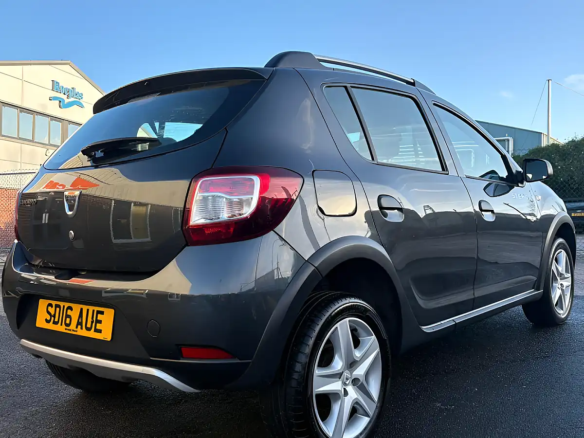 Used 2016 Dacia Sandero Stepway Ambiance Grey - Interior and Exterior details 8