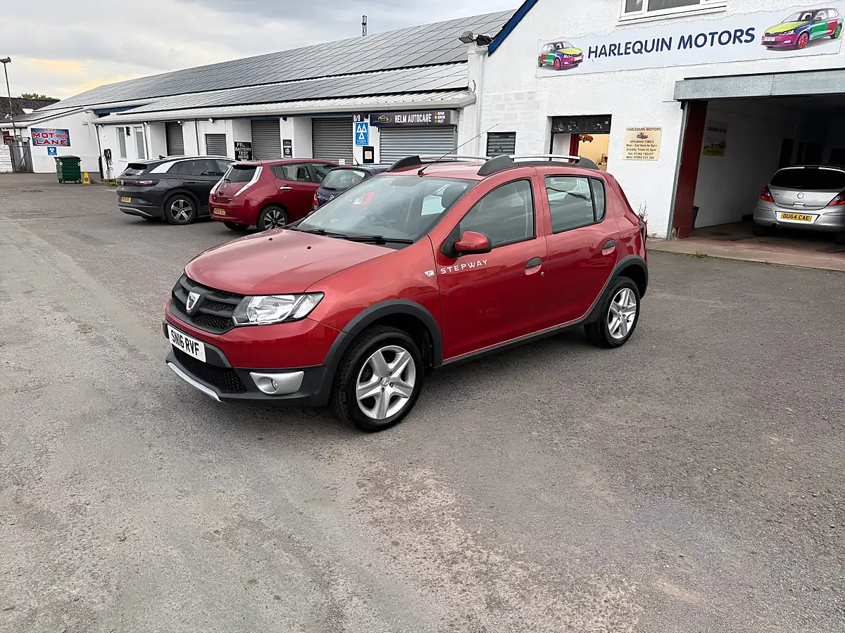 Used 2016 Dacia Sandero Stepway Ambiance Red - Front View